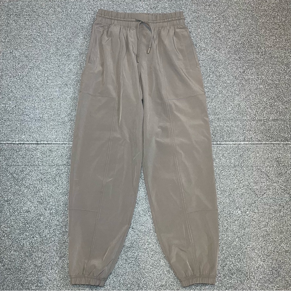 Abercrombie & Fitch YPB Motion TEK Jogger Womens XS Beige Tapered Pant